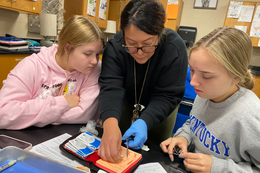 SHS Students Learn to Stitch Human Skin